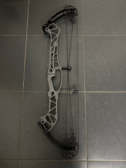 Hoyt Concept X 40 Compound Bow RH CDM Tombstone - Used