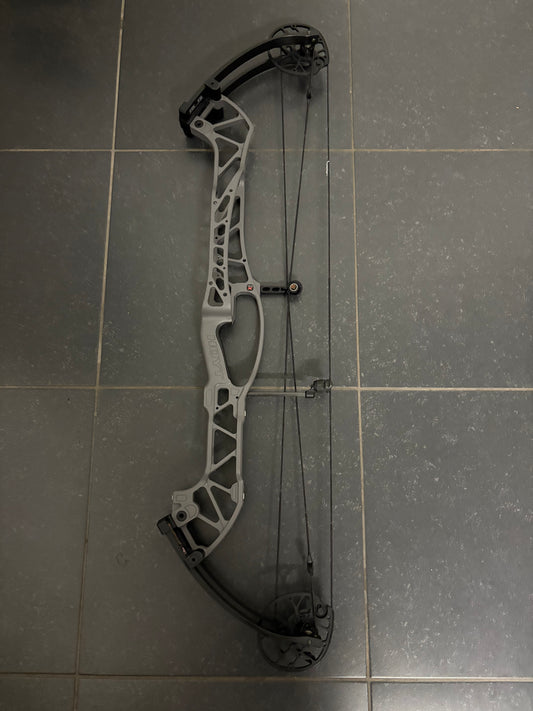 Hoyt Concept X 40 Compound Bow RH CDM Tombstone - Used