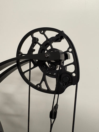 Hoyt Concept X 40 Compound Bow RH CDM Tombstone - Used