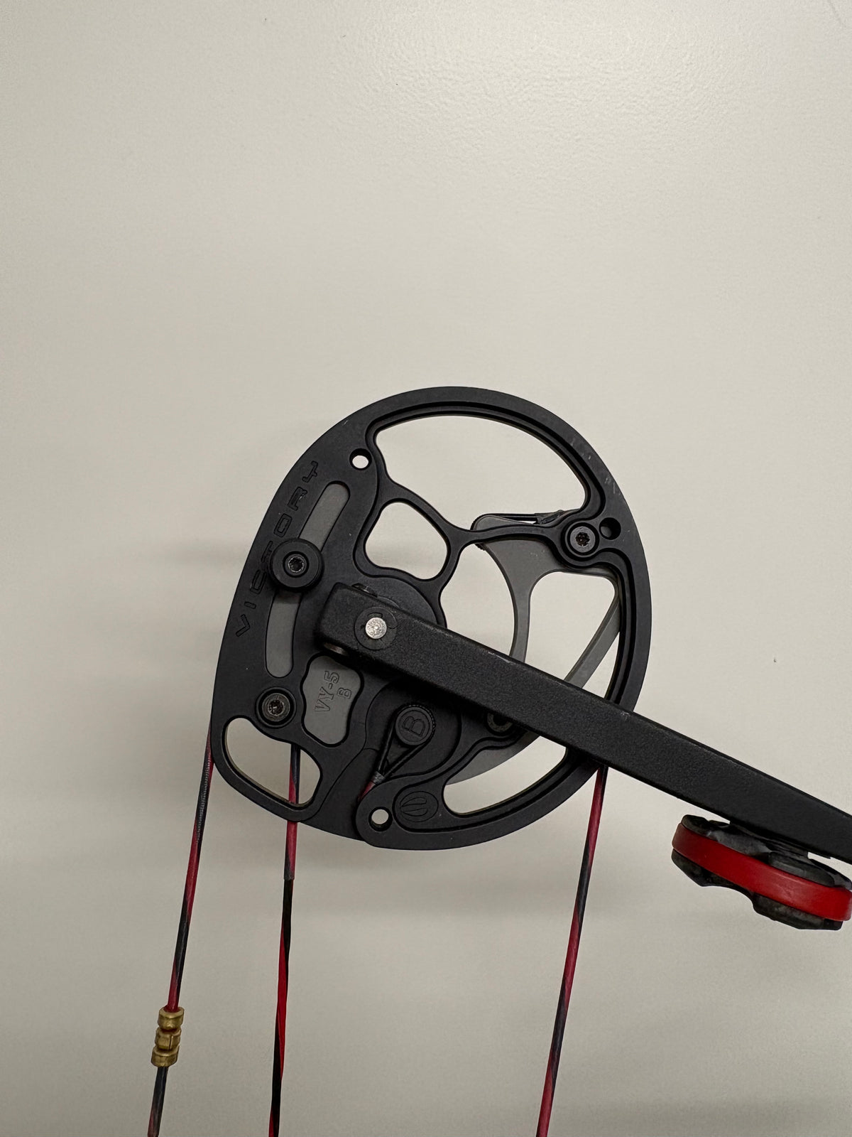 Elite Victory 39 Compound Bow LH Black 50-60 lbs - Used