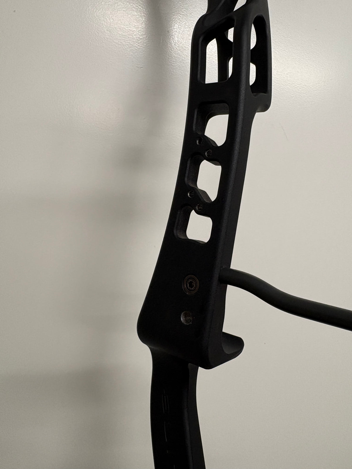 Elite Victory 39 Compound Bow LH Black 50-60 lbs - Used
