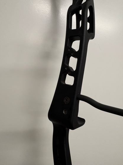Elite Victory 39 Compound Bow LH Black 50-60 lbs - Used