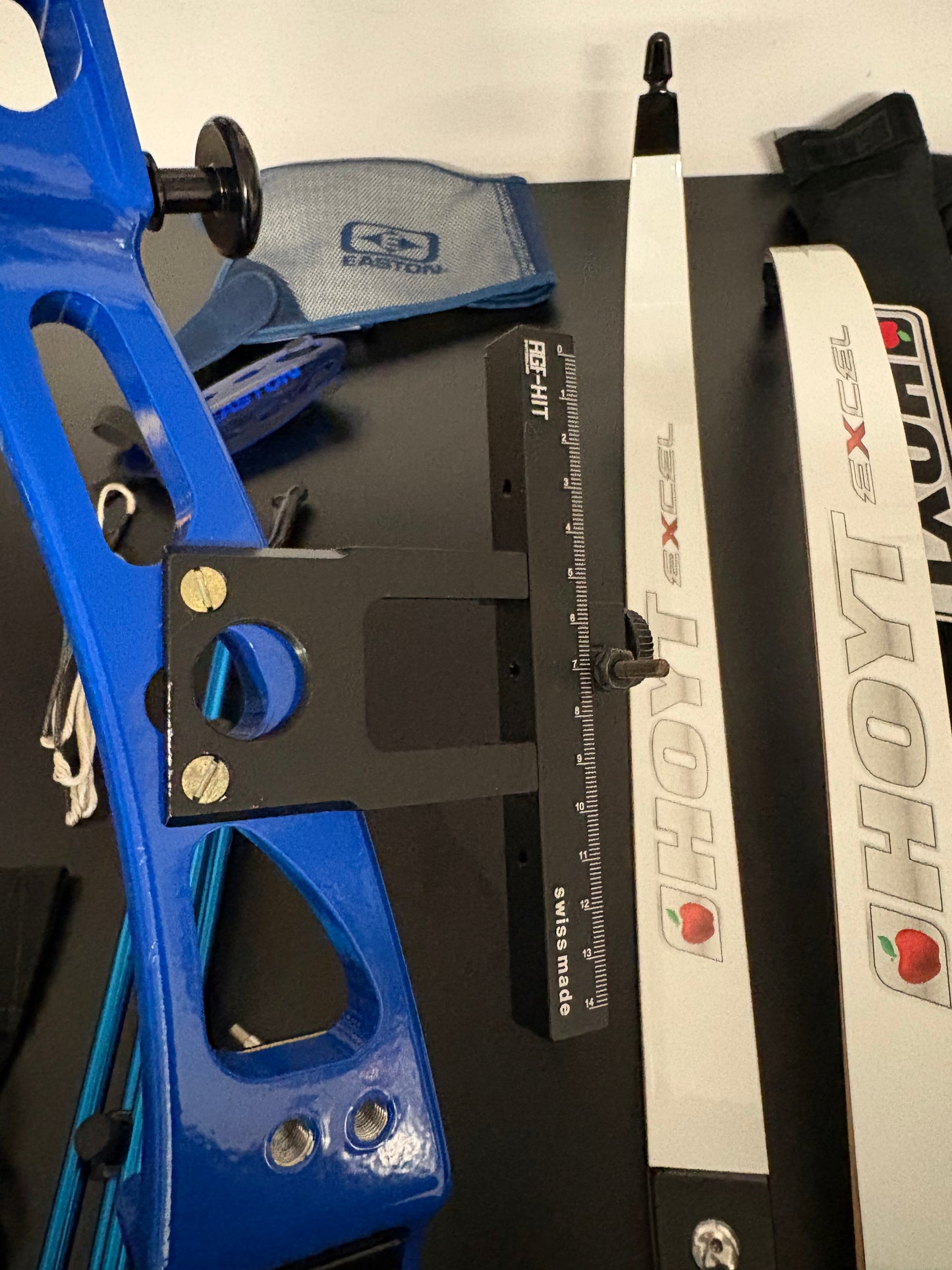 Hoyt Excel 23 ILF Recurve Beginner RH Bow Set - Used
