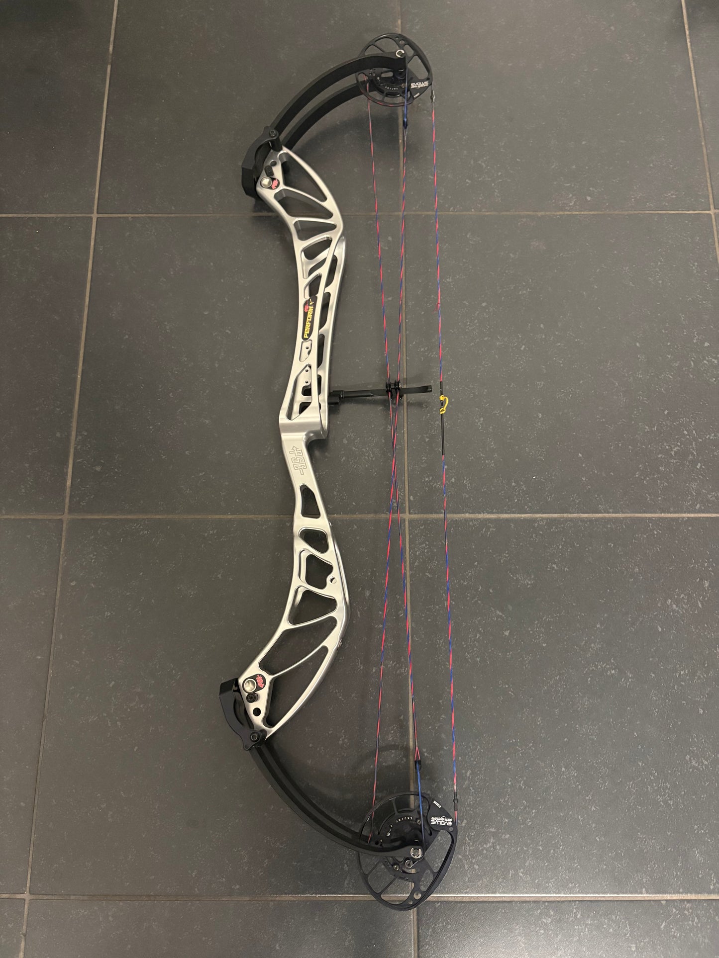 PSE Perform X Compound Bow RH Silver 50-60 lbs - Used