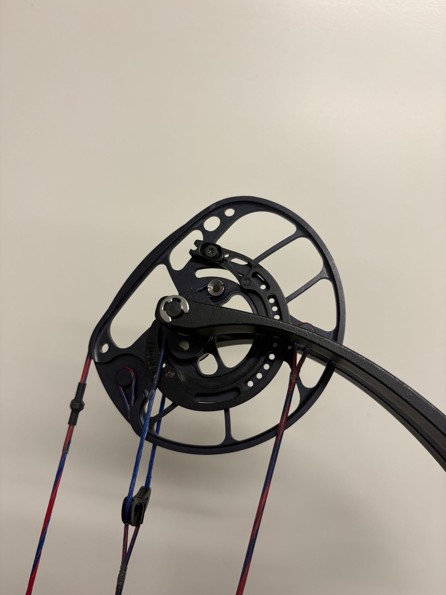 PSE Perform X Compound Bow RH Silver 50-60 lbs - Used