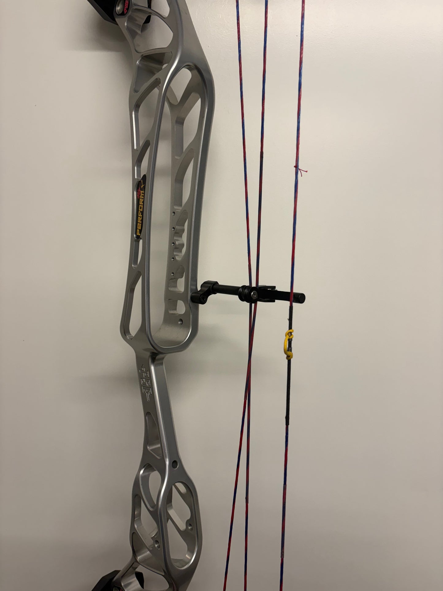 PSE Perform X Compound Bow RH Silver 50-60 lbs - Used