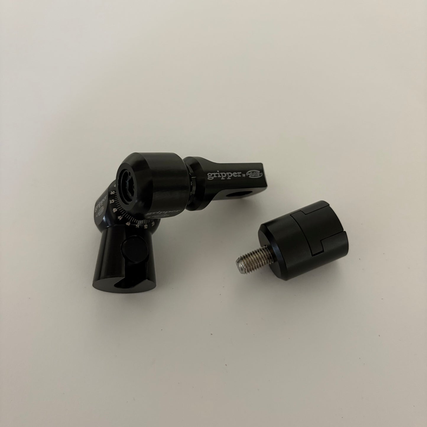 AAE Gripper Single Leg QD V-bar Including Stable Lock - Show Model (#GR30)