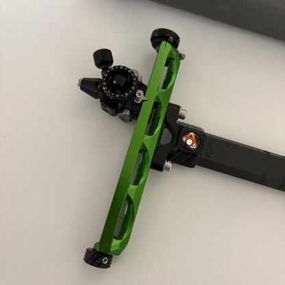 Axcel Achieve XP Recurve Sight LH Green 9'' - Used (#OR32)