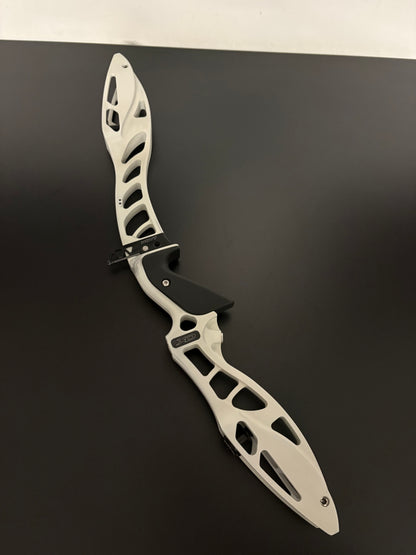 Hoyt Riser Formula XD RH Frost White 25'' - Used