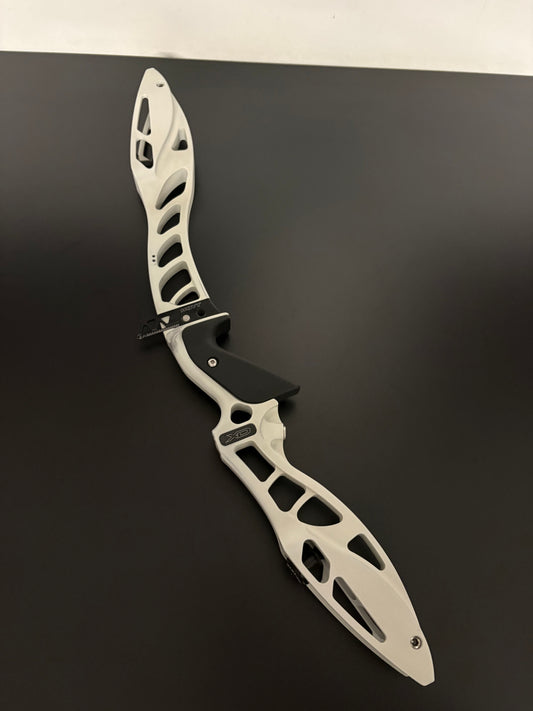 Hoyt Riser Formula XD RH Frost White 25'' - Used