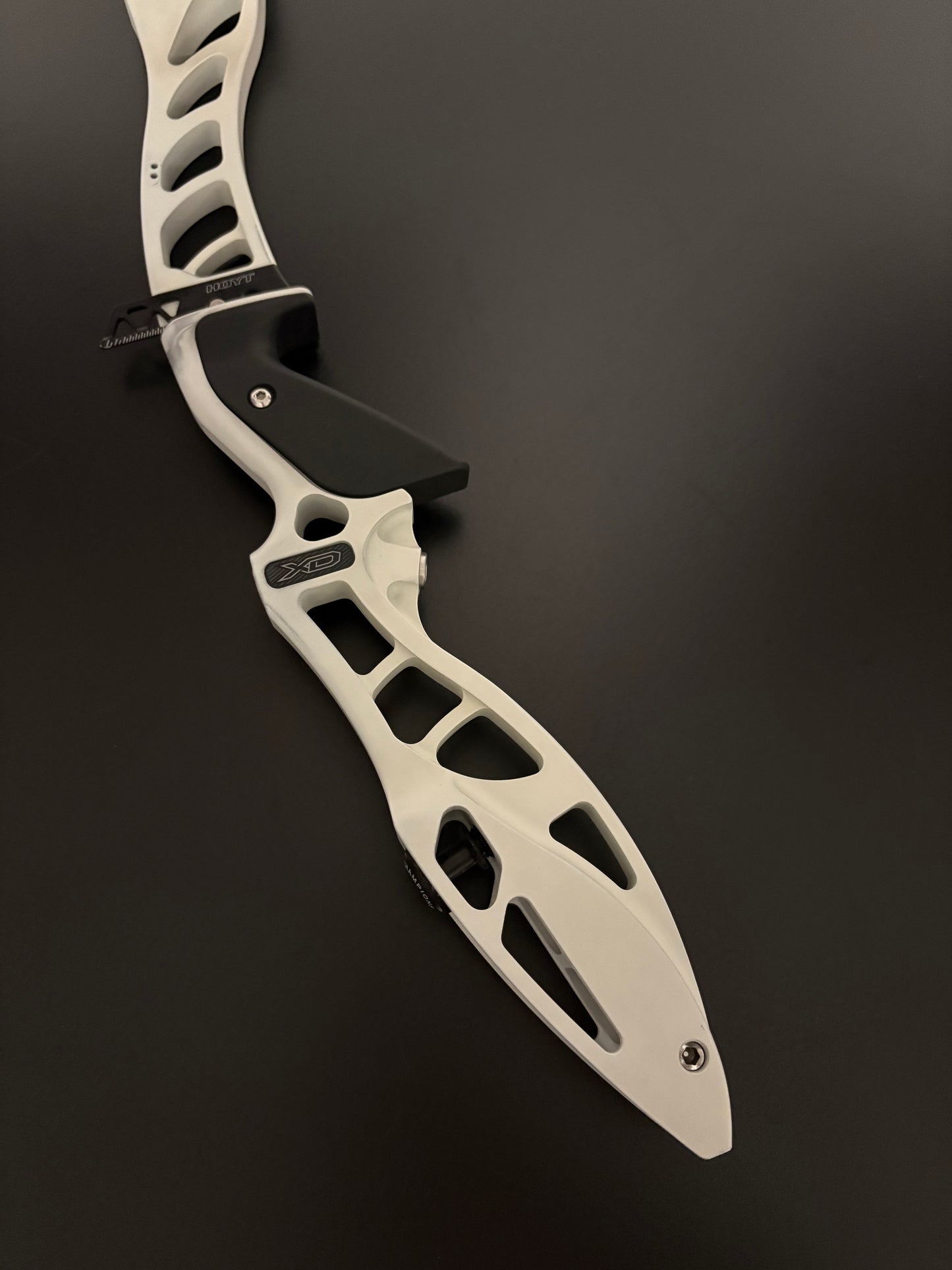 Hoyt Riser Formula XD RH Frost White 25'' - Used