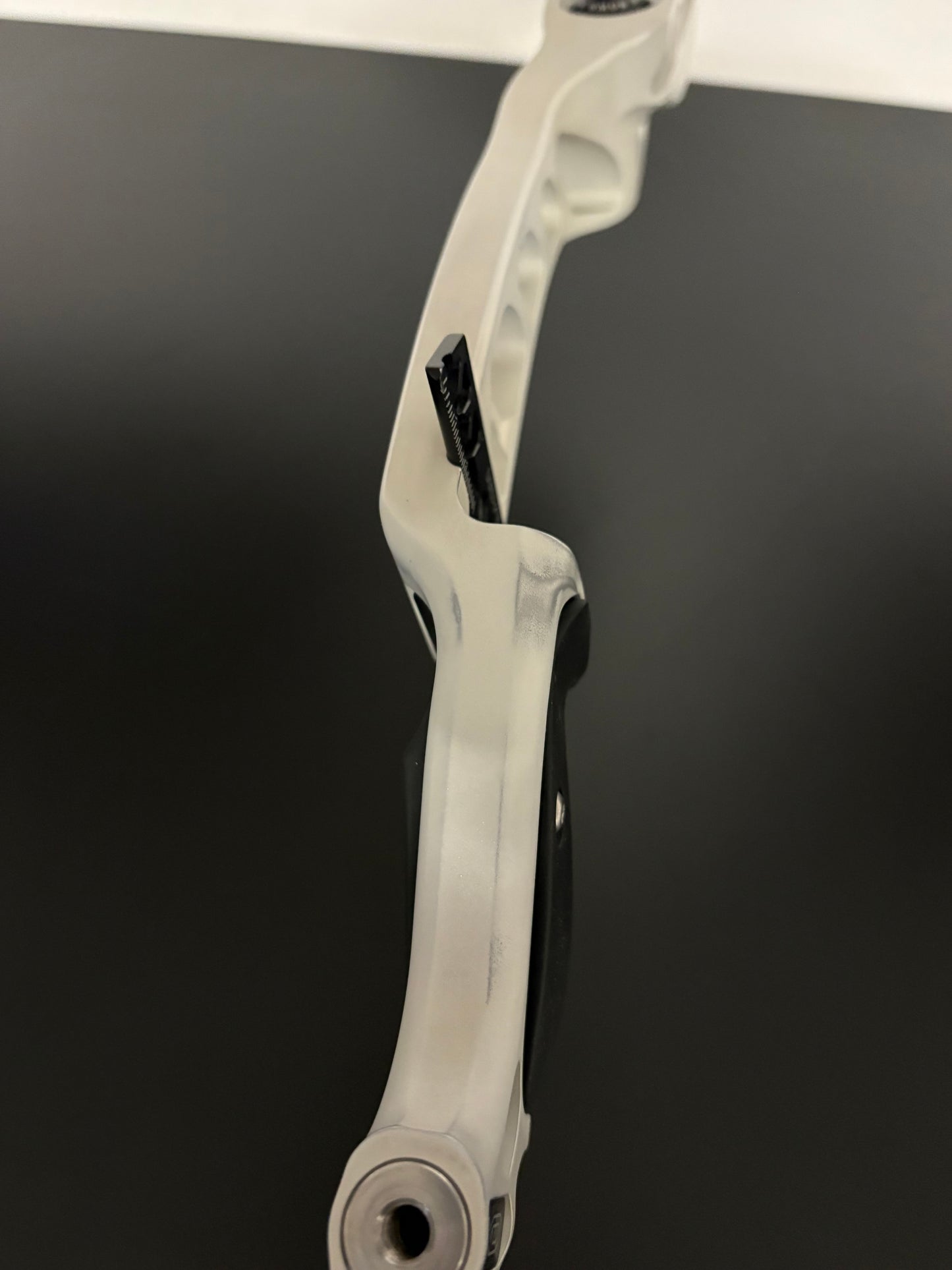 Hoyt Riser Formula XD RH Frost White 25'' - Used