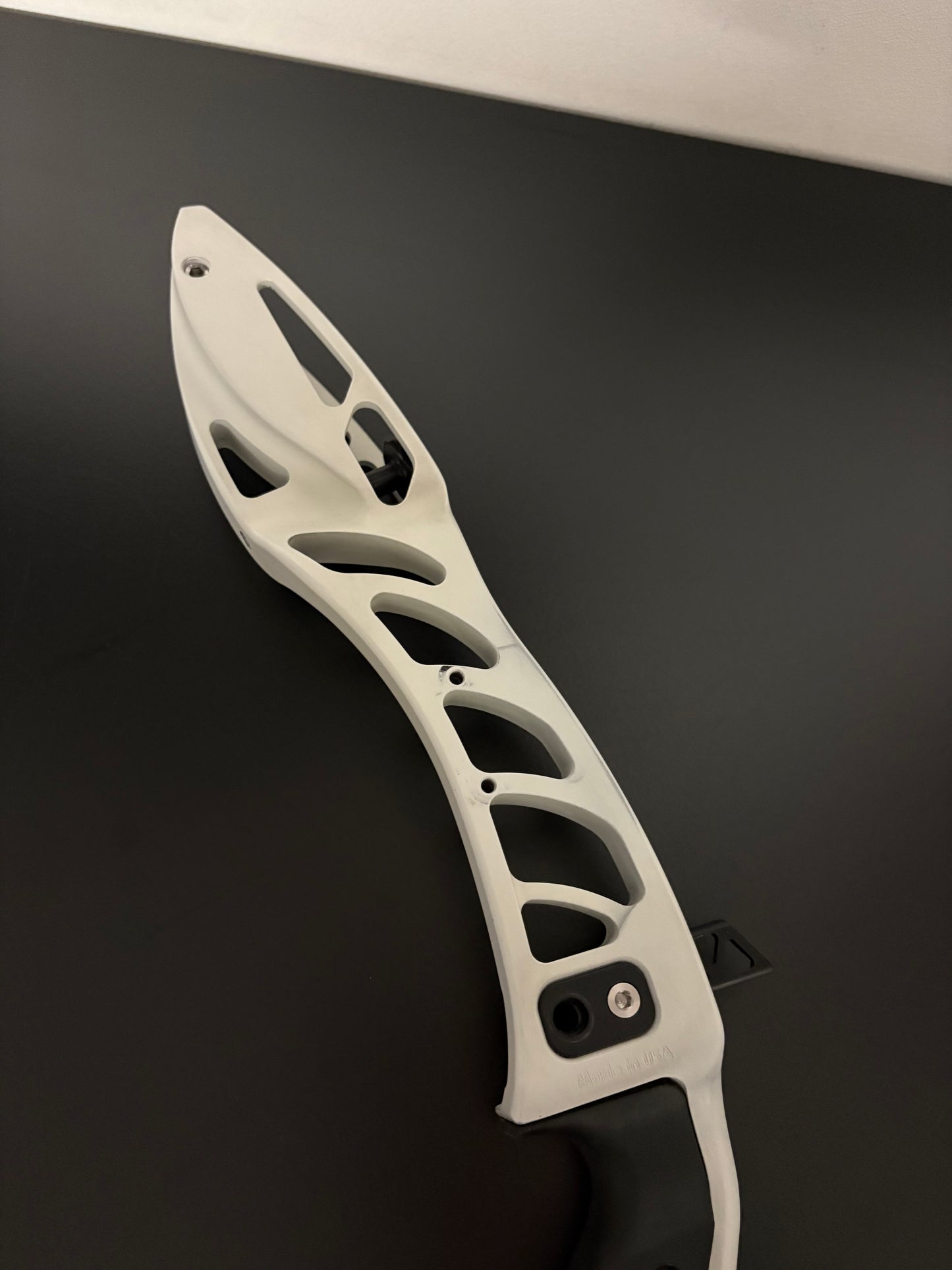 Hoyt Riser Formula XD RH Frost White 25'' - Used