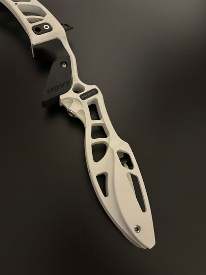 Hoyt Riser Formula XD RH Frost White 25'' - Used