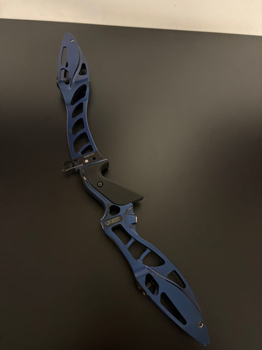Hoyt Riser Formula XD RH Cosmo Blue 25'' - Used