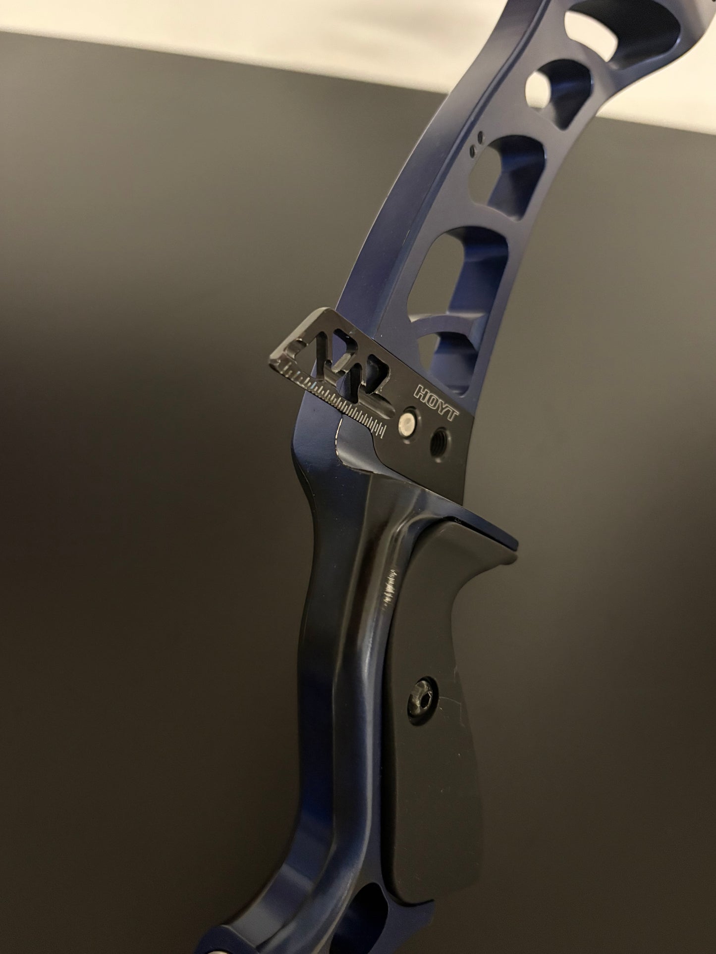 Hoyt Riser Formula XD RH Cosmo Blue 25'' - Used