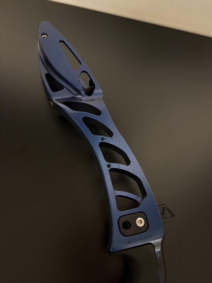 Hoyt Riser Formula XD RH Cosmo Blue 25'' - Used