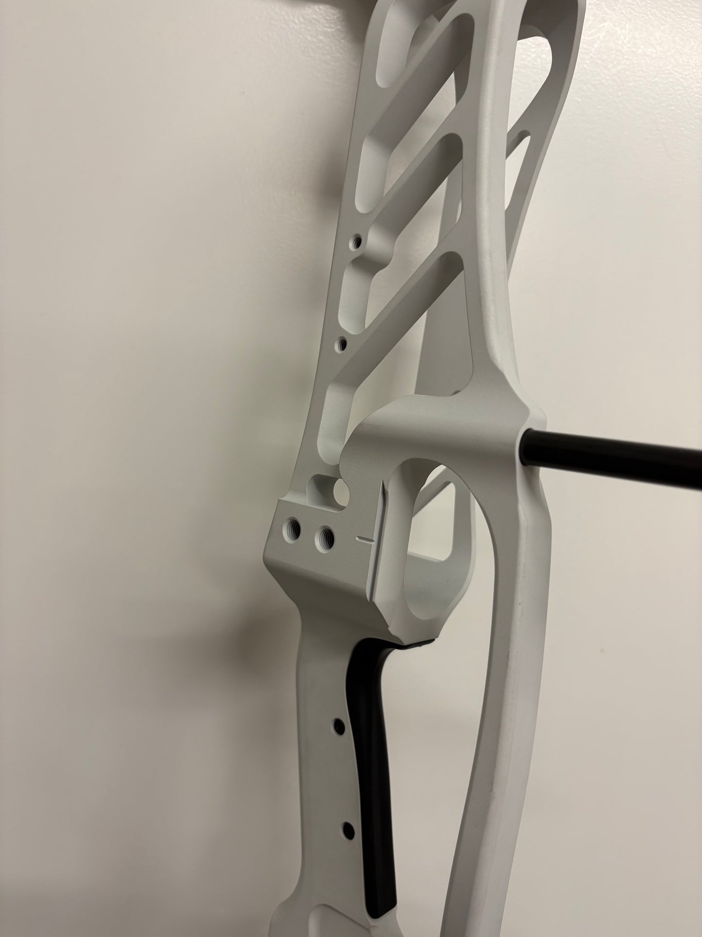 Hoyt Stratos 36 Compound Bow LH Frost White SVX #1 50-60 lbs - NEW