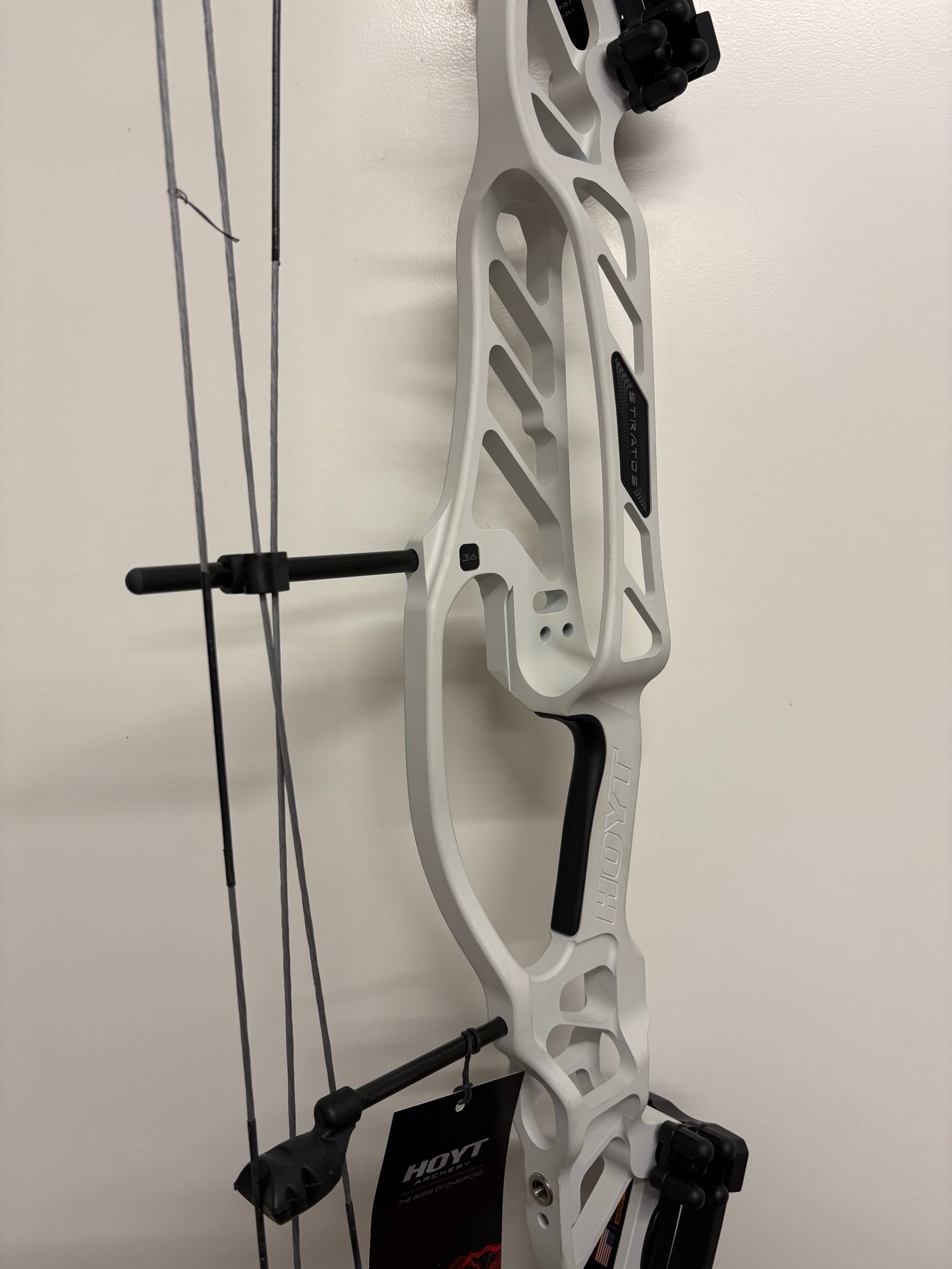 Hoyt Stratos 36 Compound Bow LH Frost White SVX #1 50-60 lbs - NEW