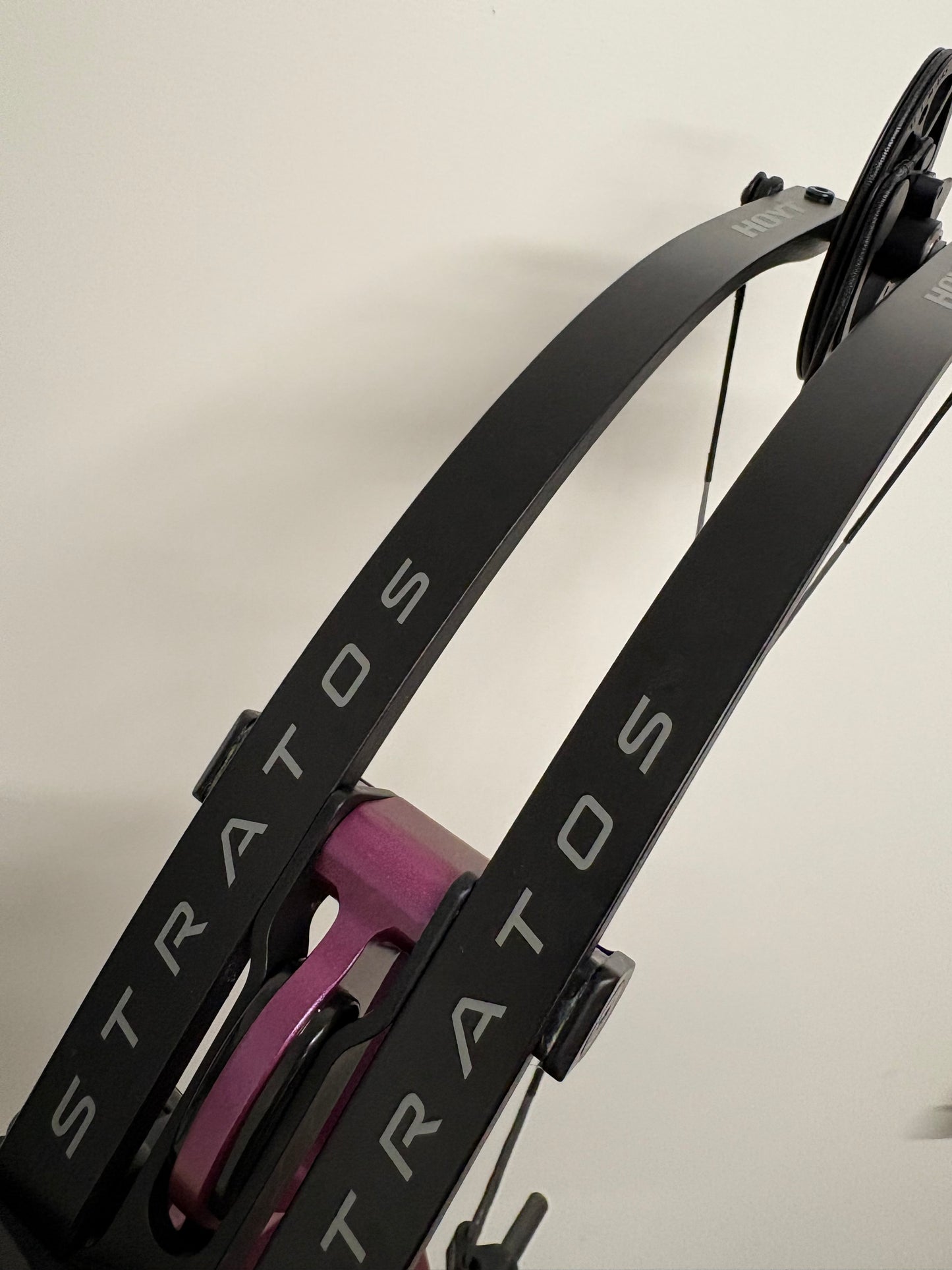 Hoyt Stratos 36 Compound Bow LH Stardust Purple SVX #1 50-60 lbs - NEW