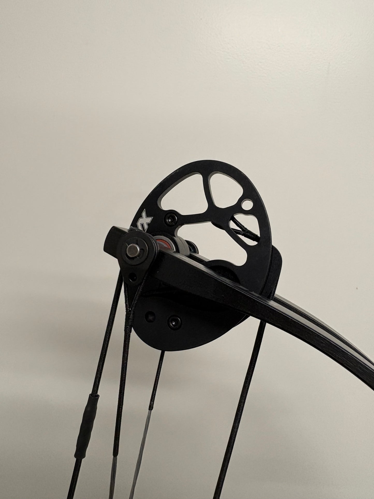 Hoyt Stratos 36 Compound Bow LH Stardust Purple SVX #1 50-60 lbs - NEW