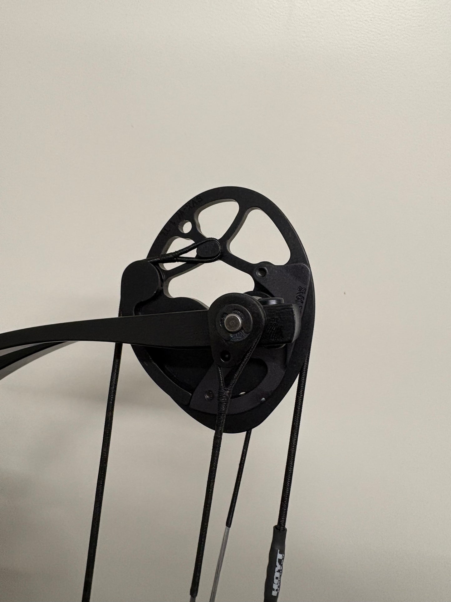 Hoyt Stratos 36 Compound Bow LH Stardust Purple SVX #1 50-60 lbs - NEW