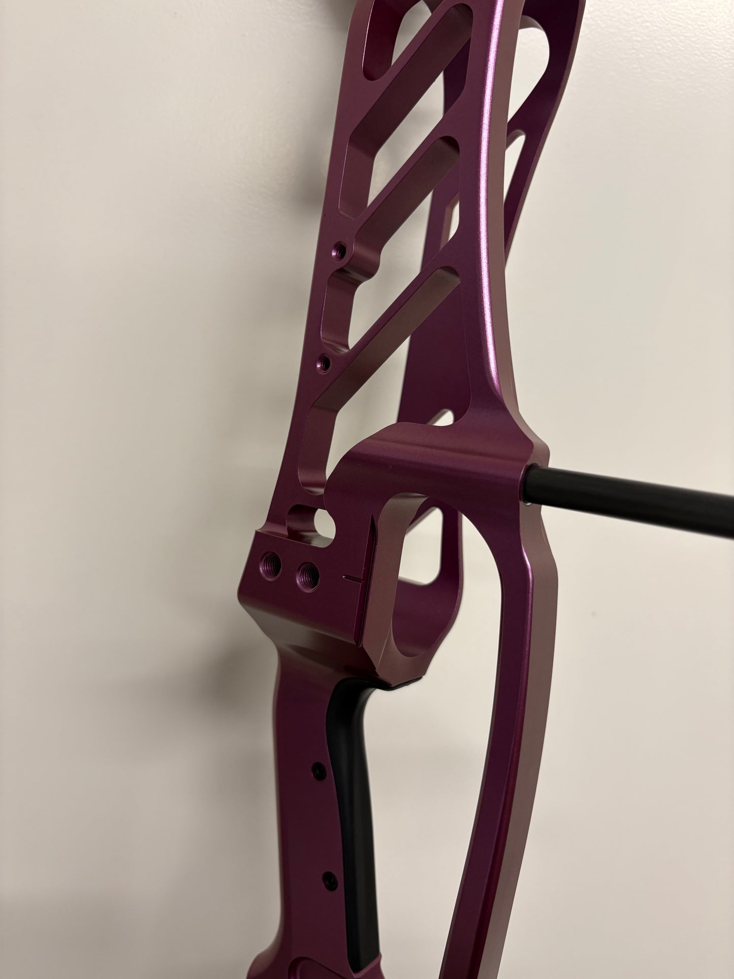 Hoyt Stratos 36 Compound Bow LH Stardust Purple SVX #1 50-60 lbs - NEW