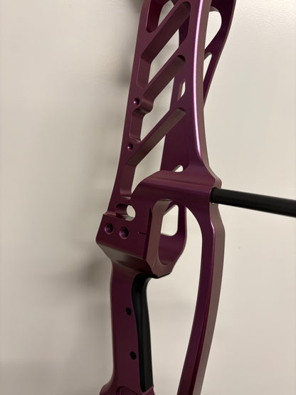 Hoyt Stratos 36 Compound Bow LH Stardust Purple SVX #1 50-60 lbs - NEW