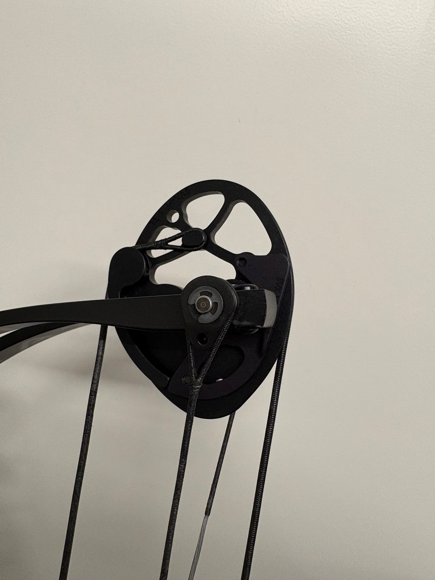 Hoyt Stratos 36 Compound Bow LH Slate SVX #1 50-60 lbs - NEW