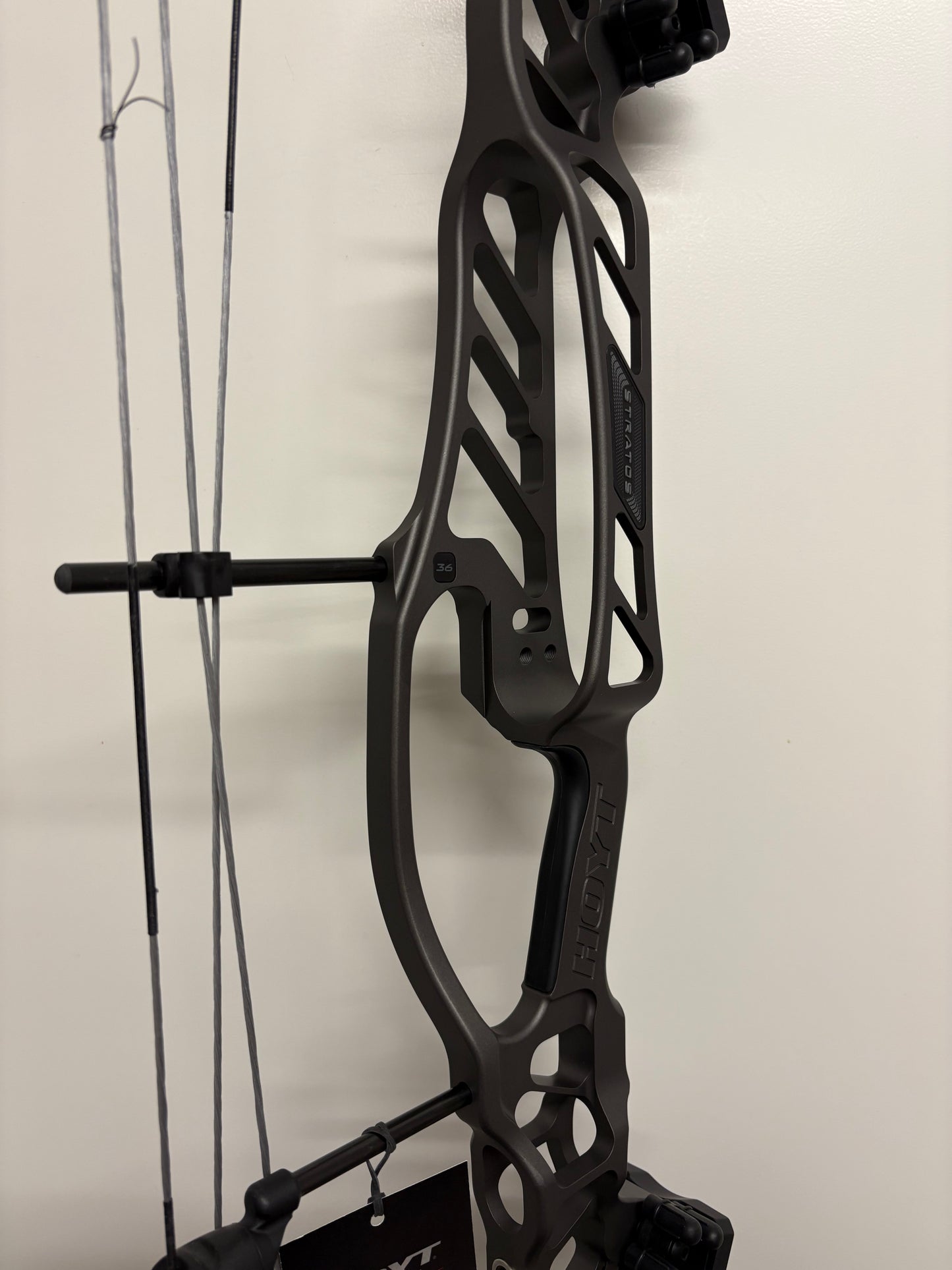 Hoyt Stratos 36 Compound Bow LH Slate SVX #1 50-60 lbs - NEW
