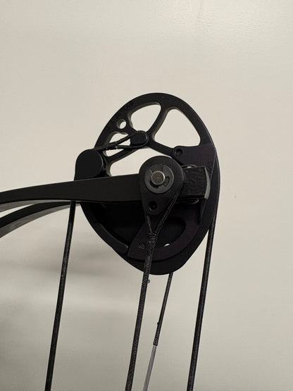 Hoyt Stratos 36 Compound Bow LH Liquid Blue SVX #1 50-60 lbs - Show Model