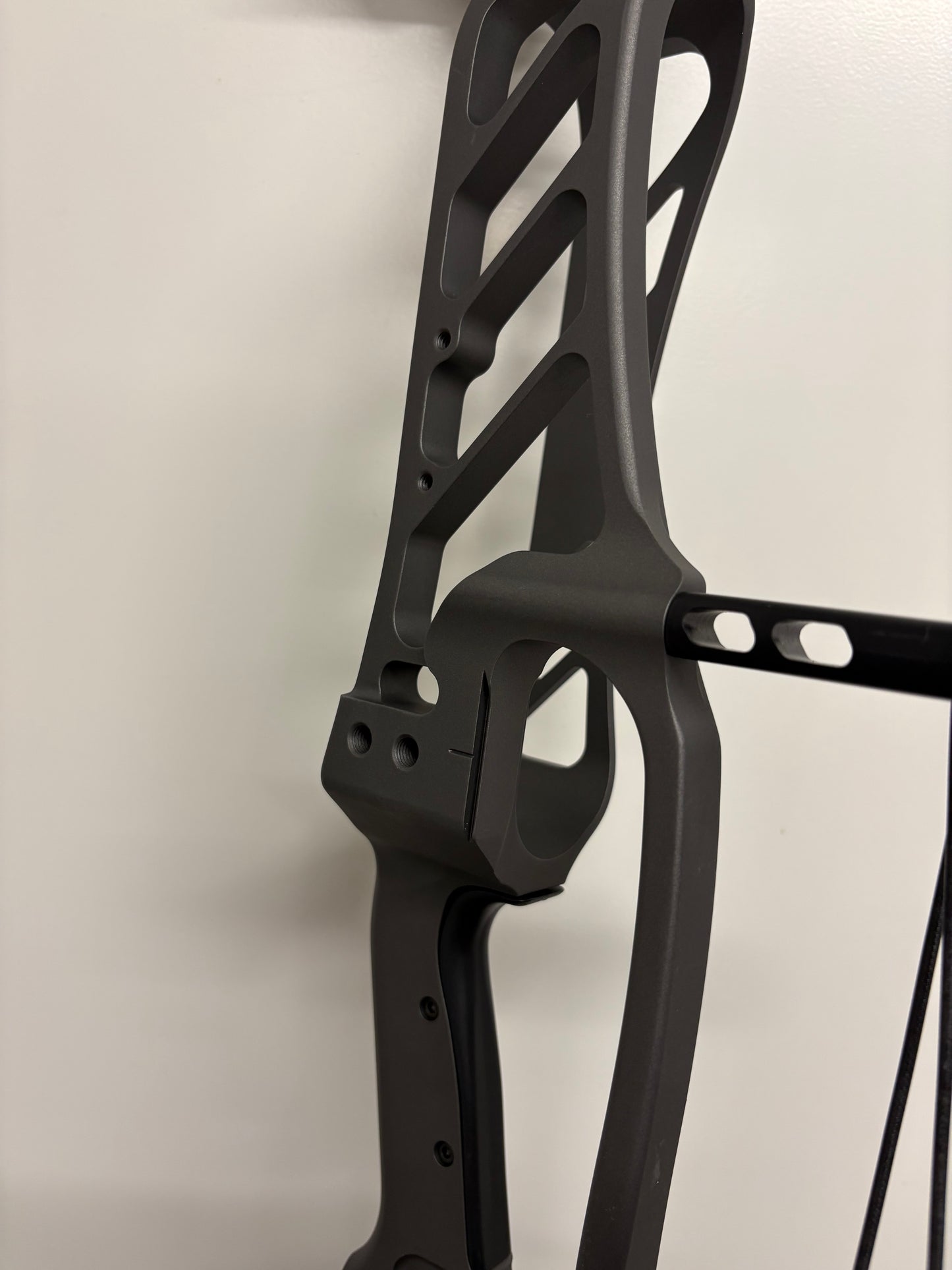 Hoyt Stratos 36 Compound Bow LH Slate HBT #2 50-60 lbs - NEW