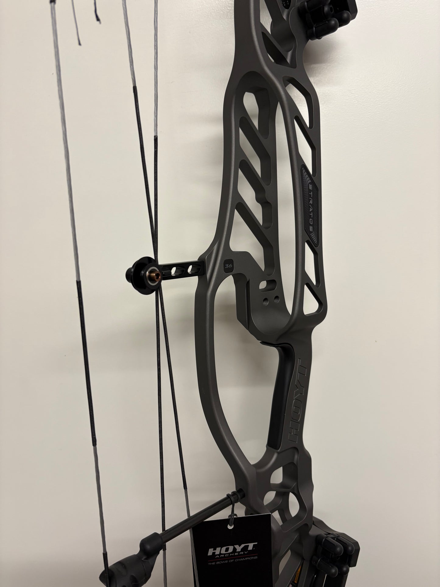 Hoyt Stratos 36 Compound Bow LH Slate HBT #2 50-60 lbs - NEW