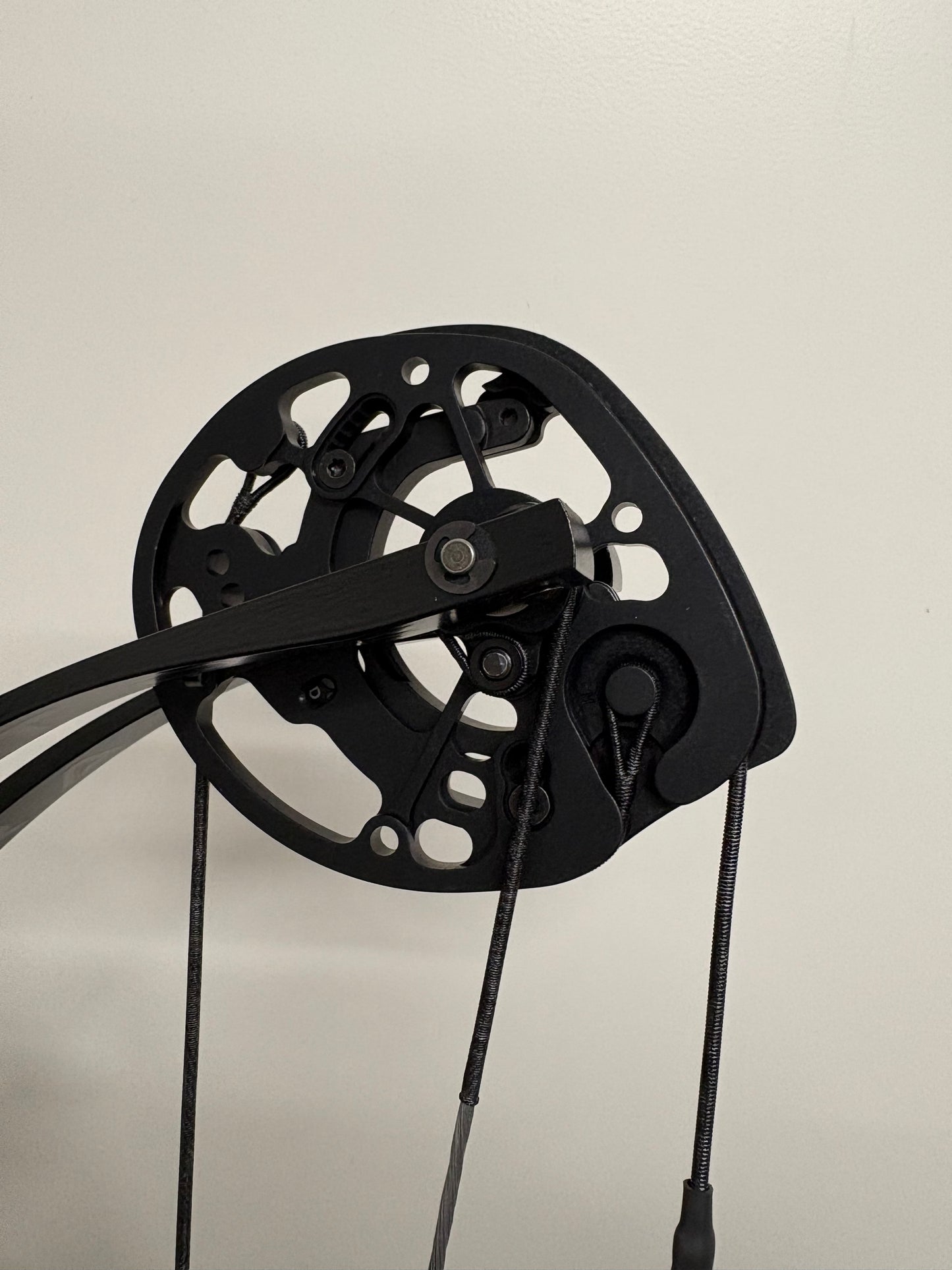 Hoyt Stratos 36 Compound Bow RH Champagne Pink HBT #2 40-50 lbs - NEW