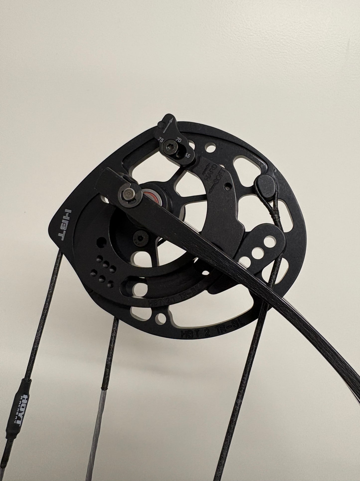 Hoyt Stratos 36 Compound Bow RH Champagne Pink HBT #2 40-50 lbs - NEW
