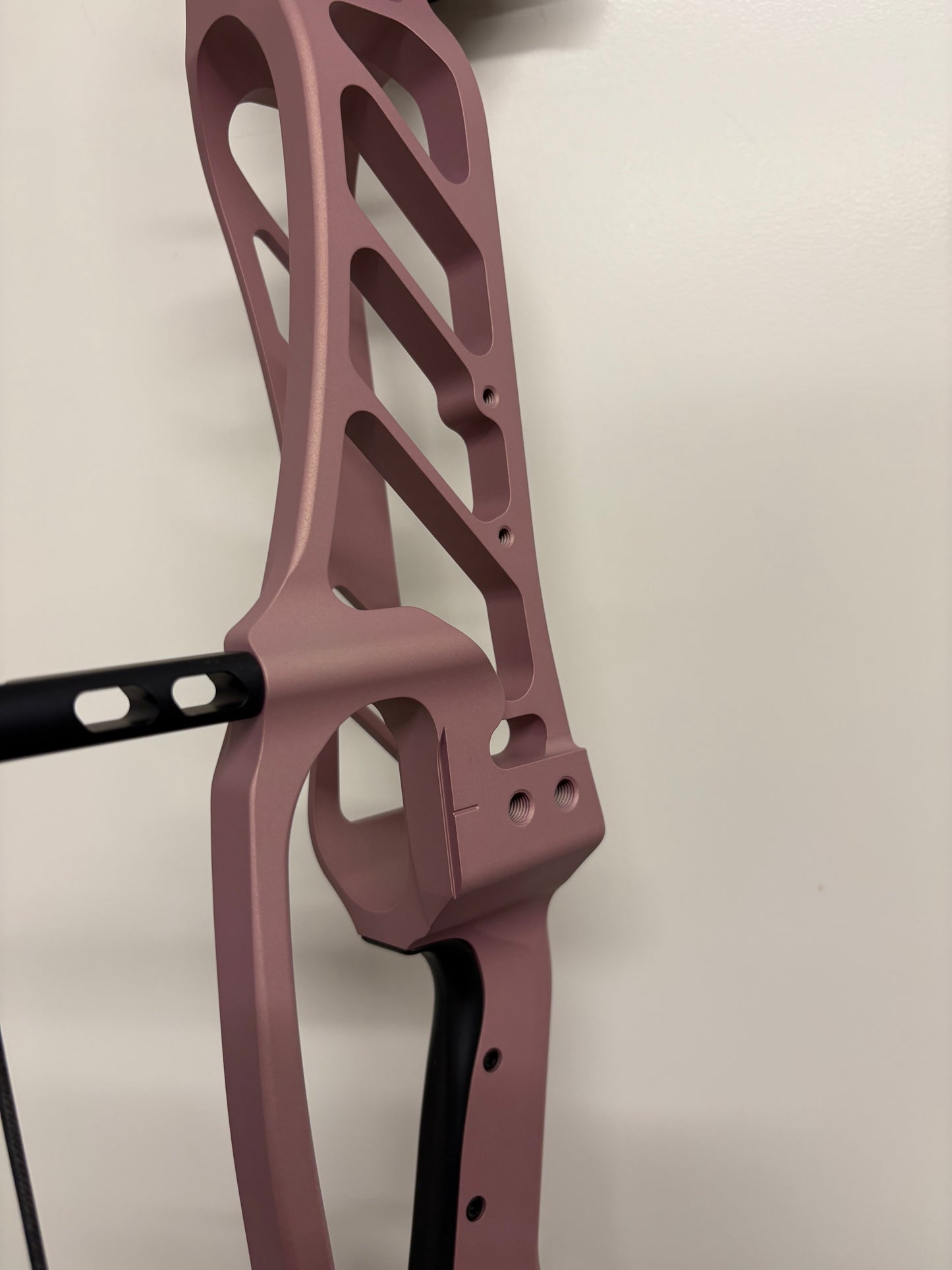 Hoyt Stratos 36 Compound Bow RH Champagne Pink HBT #2 40-50 lbs - NEW