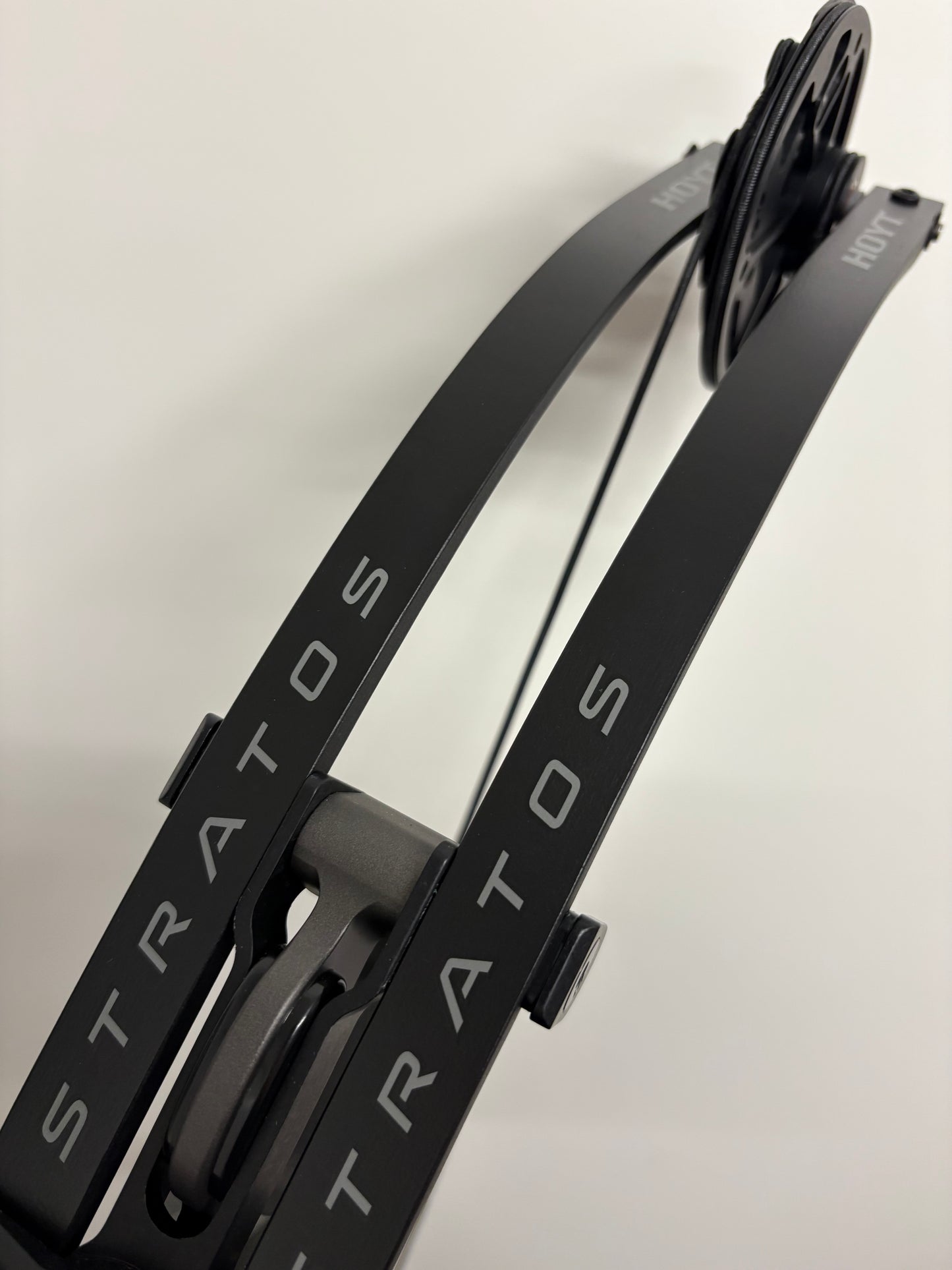 Hoyt Stratos 36 Compound Bow RH Slate HBT #2 40-50 lbs - NEW
