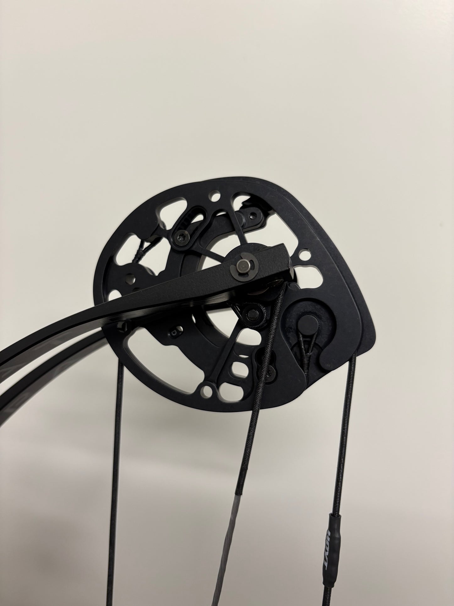 Hoyt Stratos 36 Compound Bow RH Slate HBT #2 40-50 lbs - NEW