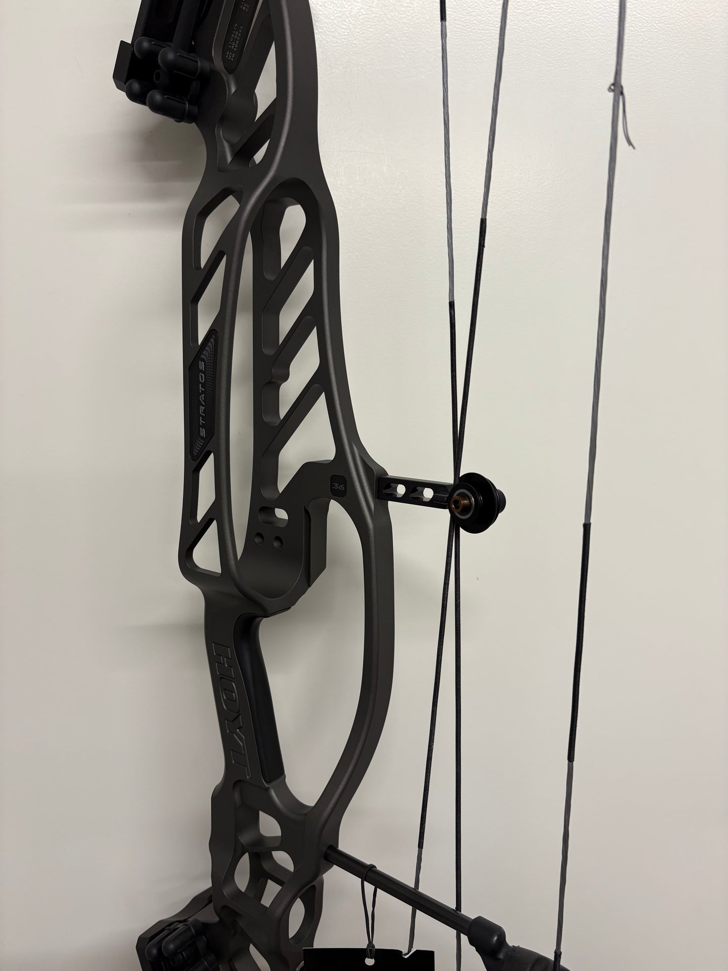 Hoyt Stratos 36 Compound Bow RH Slate HBT #2 40-50 lbs - NEW