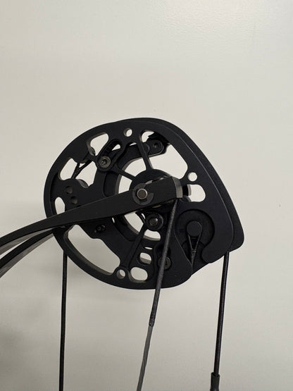 Hoyt Stratos 36 Compound Bow RH Black Ink HBT #2 40-50 lbs - NEW