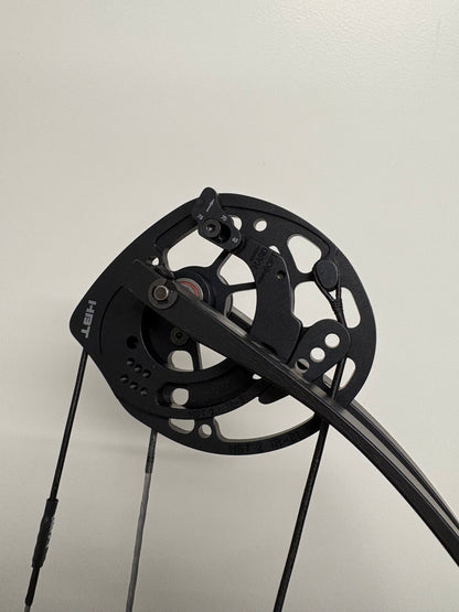 Hoyt Stratos 36 Compound Bow RH Black Ink HBT #2 40-50 lbs - NEW