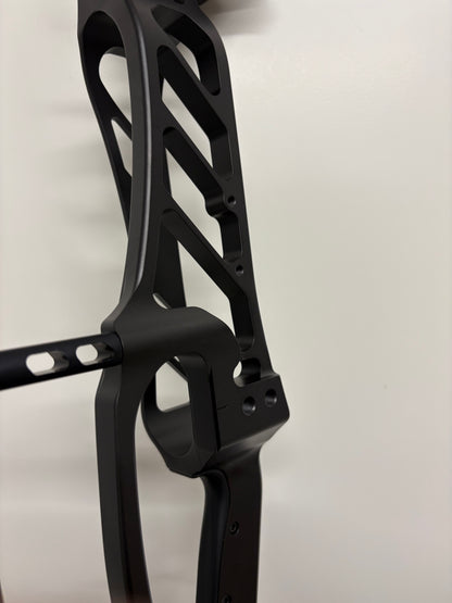 Hoyt Stratos 36 Compound Bow RH Black Ink HBT #2 40-50 lbs - NEW