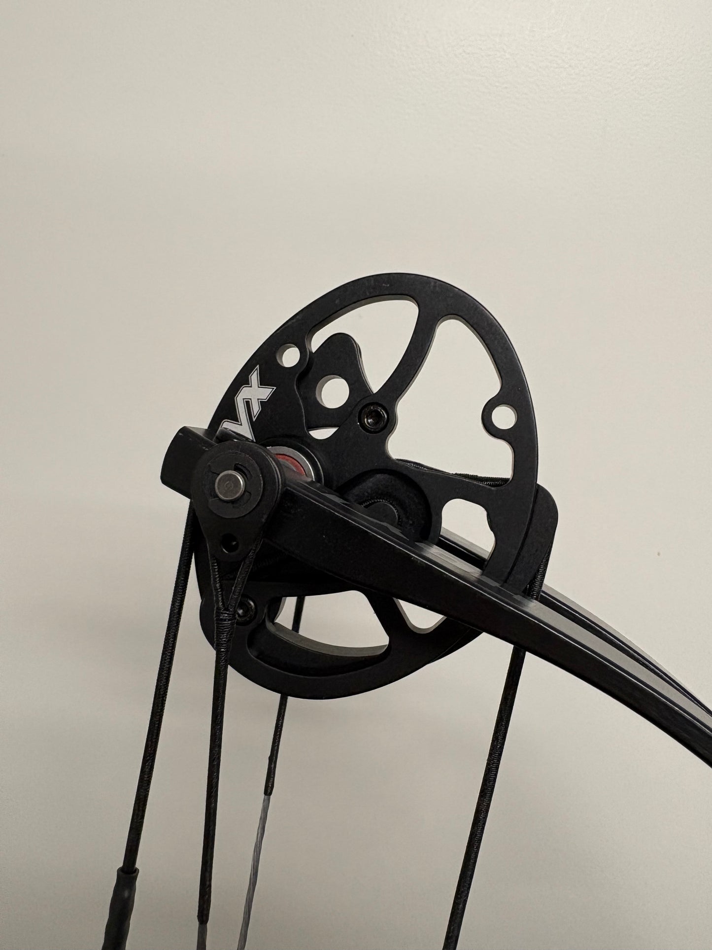Hoyt Stratos 40 Compound Bow LH Stardust Purple SVX #2 50-60 lbs - NEW