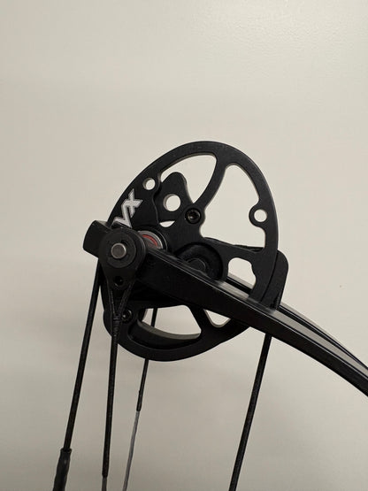 Hoyt Stratos 40 Compound Bow LH Stardust Purple SVX #2 50-60 lbs - NEW