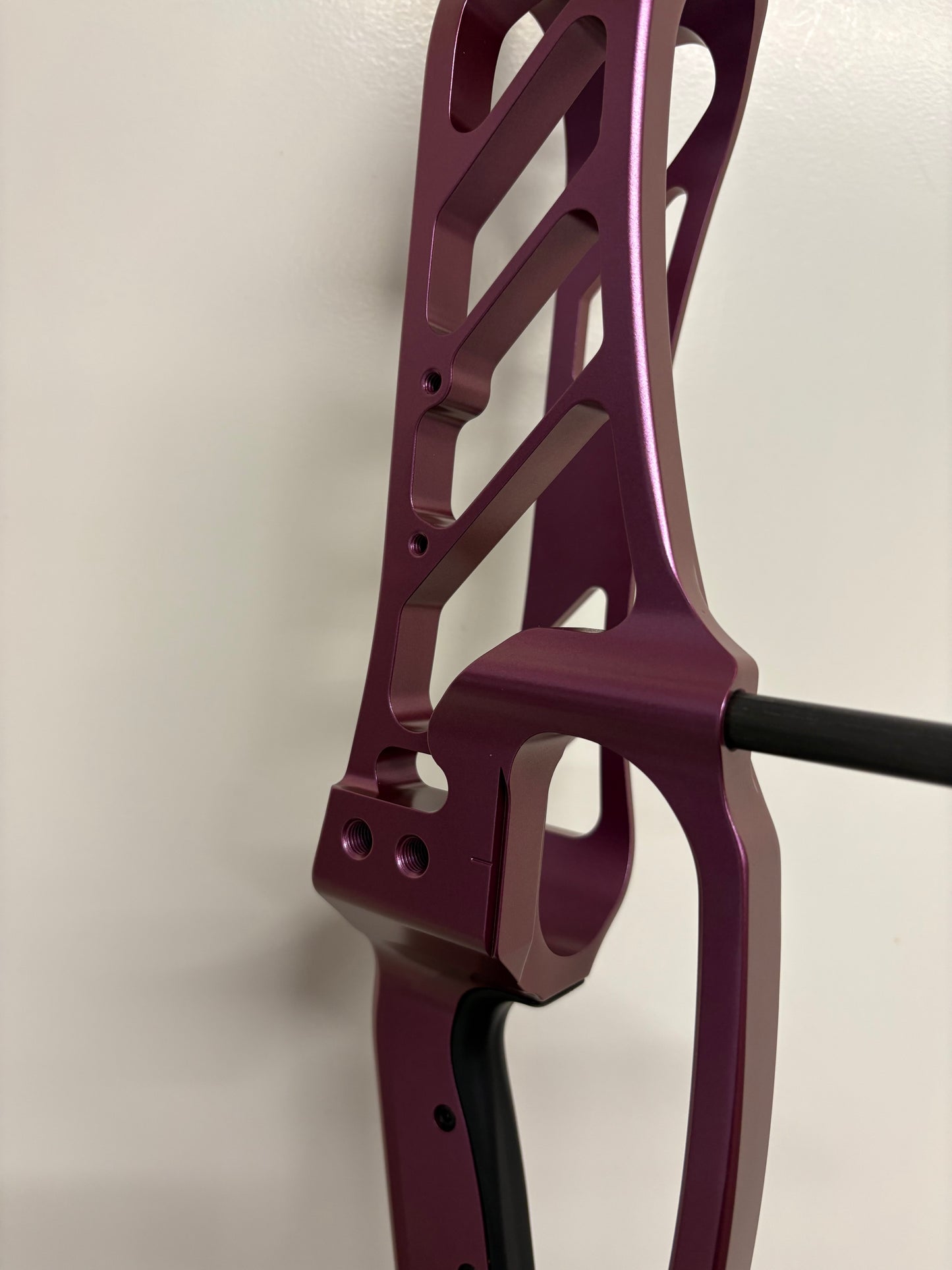 Hoyt Stratos 40 Compound Bow LH Stardust Purple SVX #2 50-60 lbs - NEW