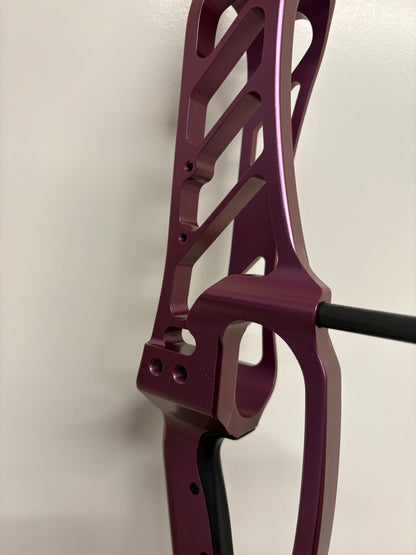 Hoyt Stratos 40 Compound Bow LH Stardust Purple SVX #2 50-60 lbs - NEW