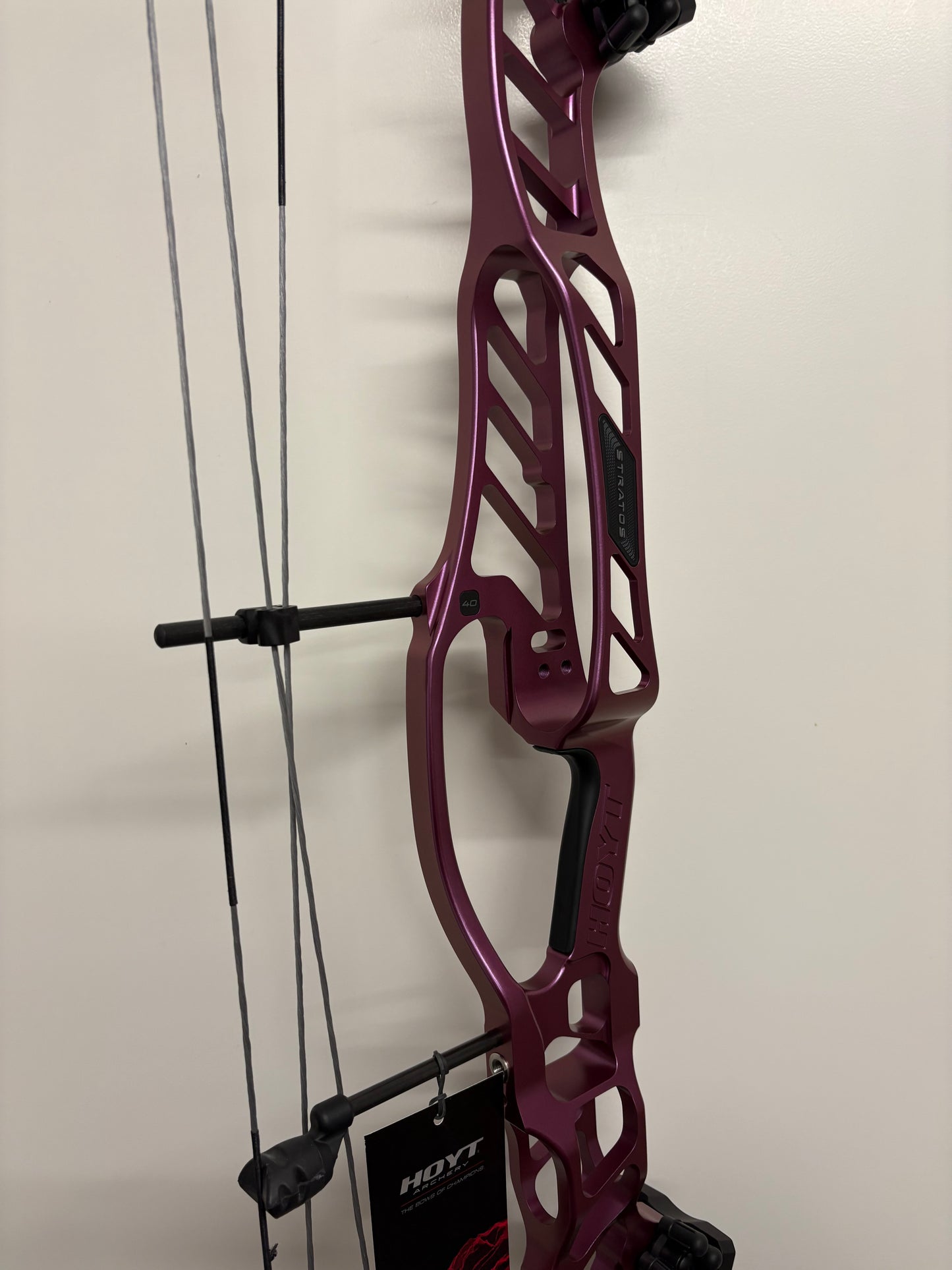 Hoyt Stratos 40 Compound Bow LH Stardust Purple SVX #2 50-60 lbs - NEW