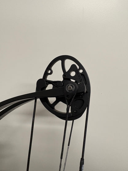 Hoyt Stratos 40 Compound Bow LH Champagne Pink SVX #2 50-60 lbs - NEW