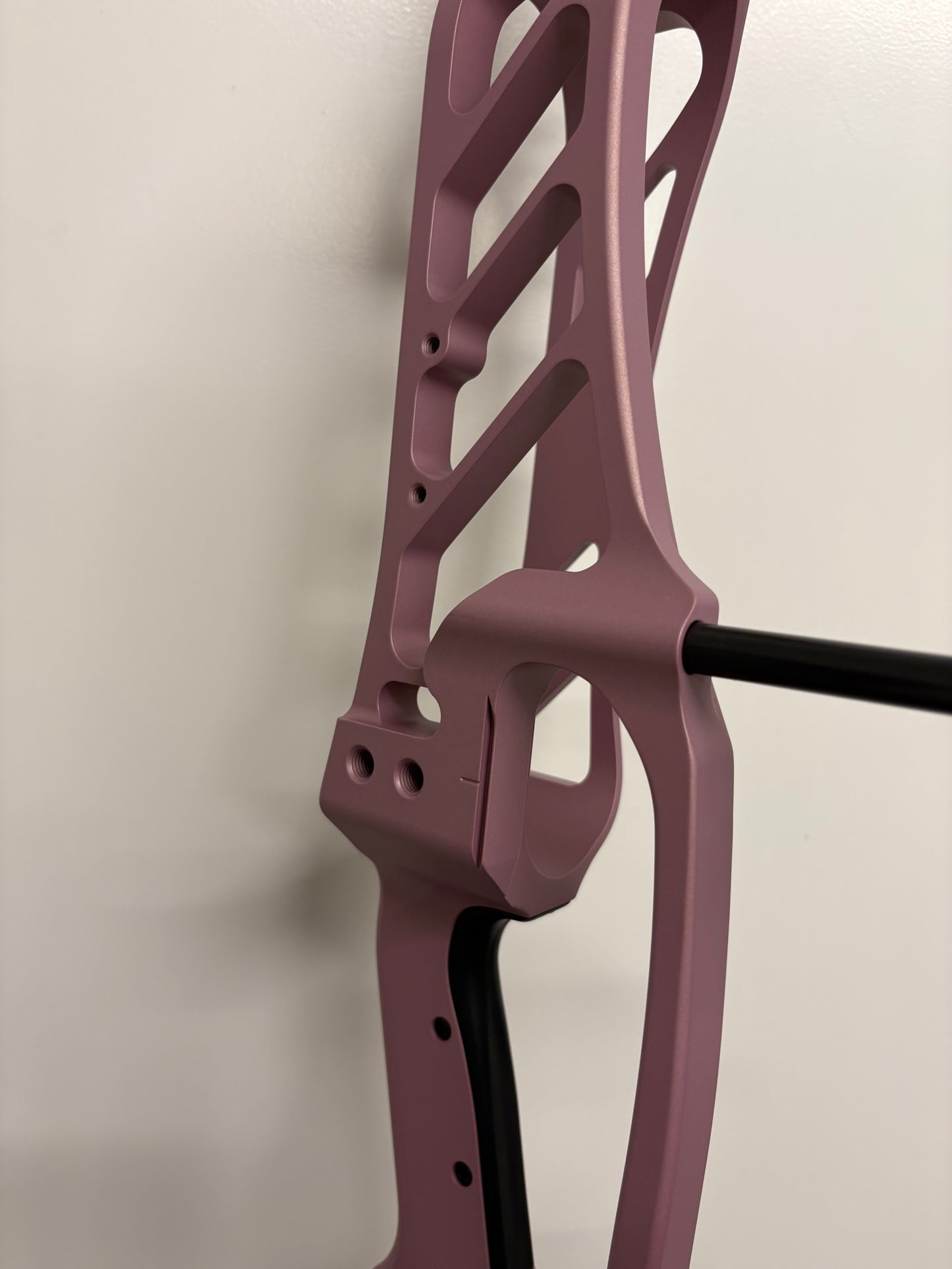 Hoyt Stratos 40 Compound Bow LH Champagne Pink SVX #2 50-60 lbs - NEW