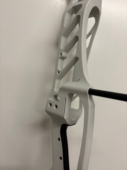 Hoyt Stratos 40 Compound Bow LH Frost White SVX #3 50-60 lbs - Show Model